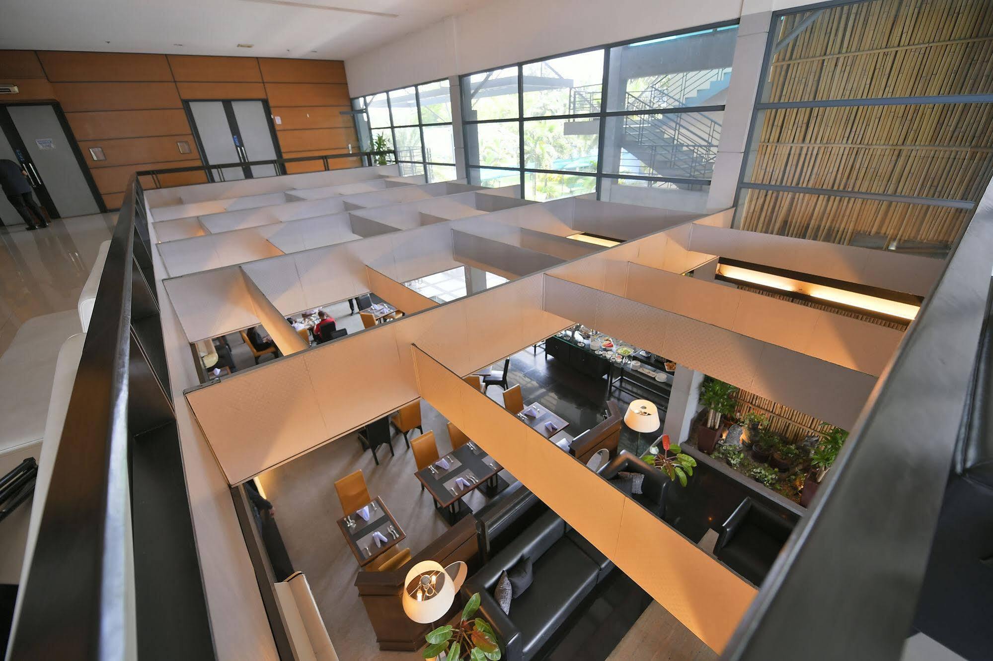 โรงแรมเทคโนพาร์ค ซานตาโรซา ภายนอก รูปภาพ