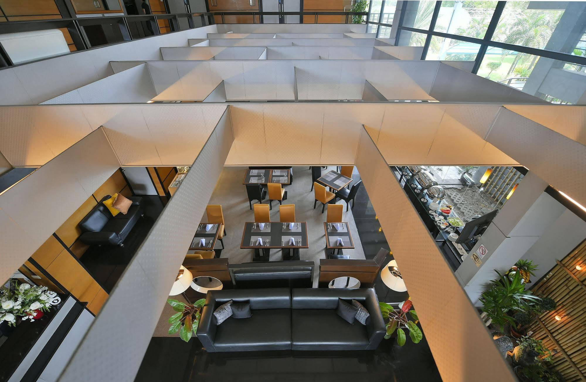 โรงแรมเทคโนพาร์ค ซานตาโรซา ภายนอก รูปภาพ